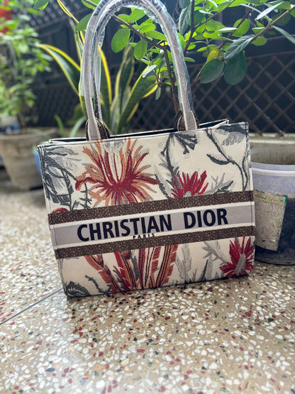 CHRISTIAN DIOR PARIS