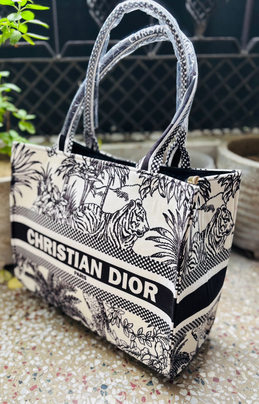 CHRISTIAN DIOR PARIS