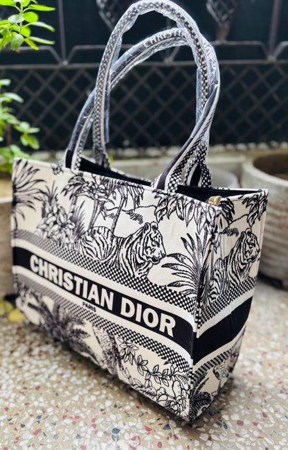 CHRISTIAN DIOR PARIS