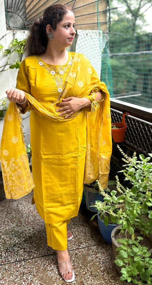 🌼 Sunehri Saaz Mustard Muslin Ensemble with Banarasi Dupatta