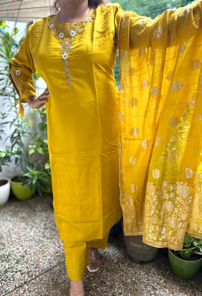 🌼 Sunehri Saaz Mustard Muslin Ensemble with Banarasi Dupatta
