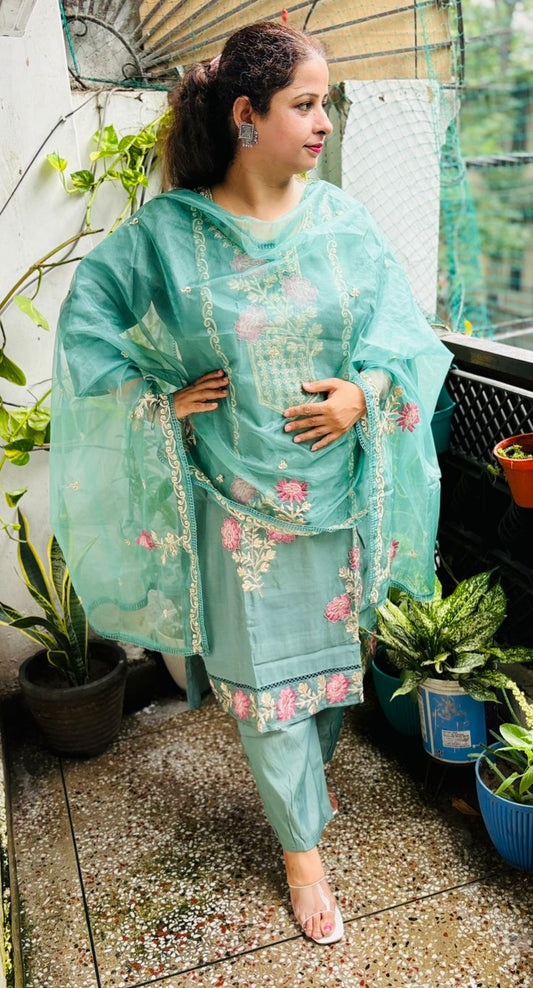 Muslin Elegance Suit in Plus Sizes