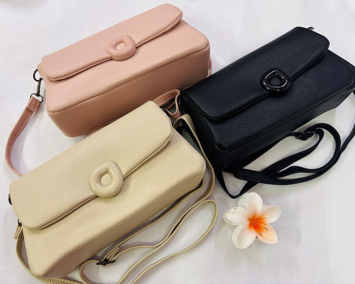 👜 Daily Charm – Textured Flap Bag